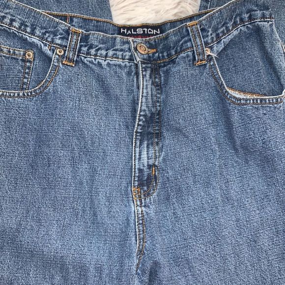 Halston Jeanswear Cropped Jeans - Picture 4 of 10